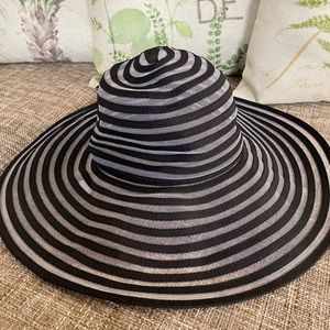 NWOT Sun hat.